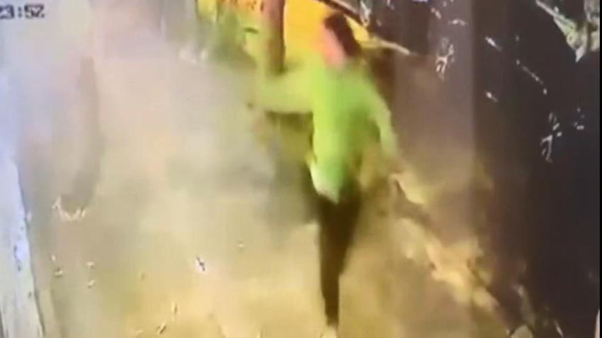 Çıkarıldığı mekana ateş açtığı anlar kamerada; polis bacağından vurarak yakaladı