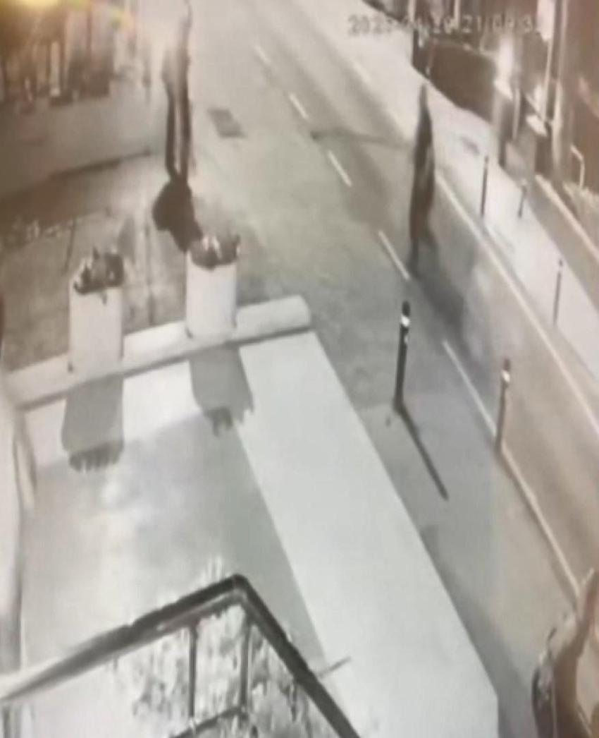 Çıkarıldığı mekana ateş açtığı anlar kamerada; polis bacağından vurarak yakaladı