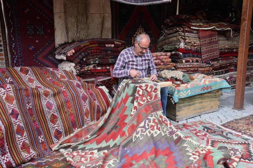 Kapadokya'da 40 yıldır resmen iğneyle kuyu kazıyor! Türkiye'de bu işi yapan 500 kişi kaldı: Sadece bir tanesini yapması bir buçuk senesini alıyor