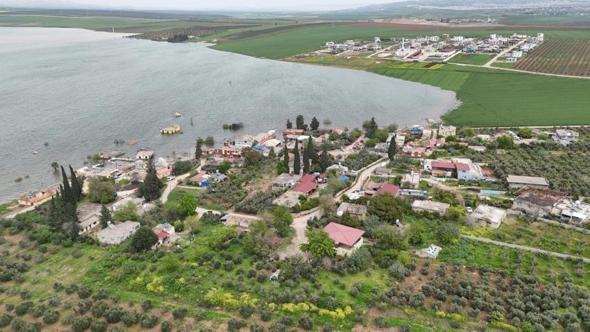 Hatay'da ilçe halkı ne yapacağını şaşırdı! Köyler sular altında kaldı