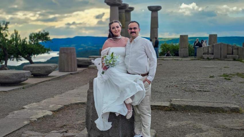 Görenler bir daha bakıyor! Athena Tapınağı'nda düğün fotoğrafları sosyal medyayı salladı