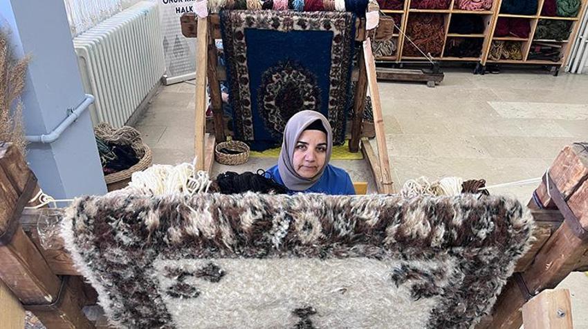 Kayserili kadınlar tezgahın başına geçti: Unutulmaya yüz tutan geleneği türkü ve maniler eşliğinde yeniden canlandırıyorlar