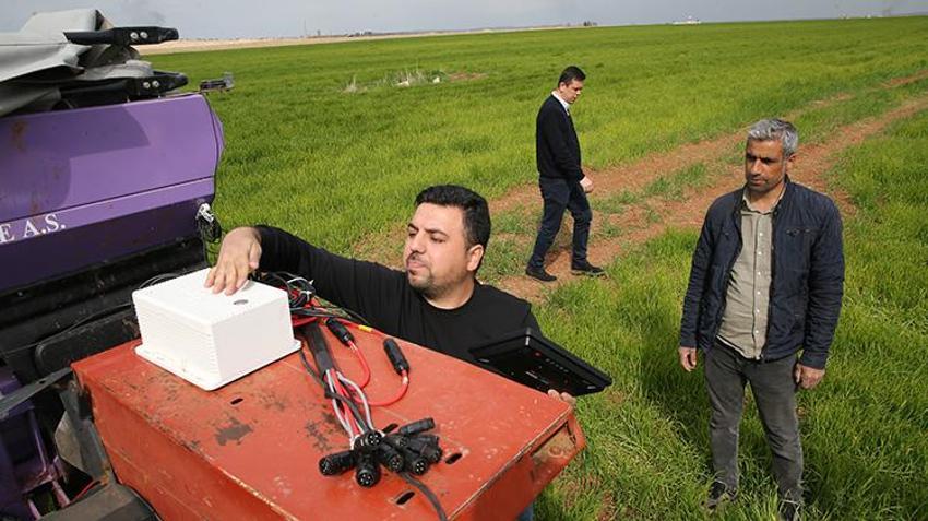 Güneydoğu'da çiftçiler yazılımla maliyeti %30 oranında düşürdü: Traktöre komut cep telefonundan gidiyor!