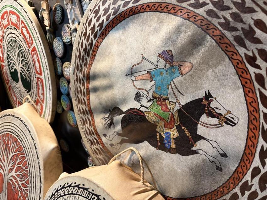Kayseri'de ailesinden gördü, 50 yıldır hayvan derisine yapıyor!