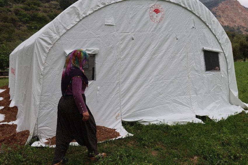 Sel felaketiyle göz yaşı döken Hayriye Teyze'nin yüzü devlet desteğiyle güldü