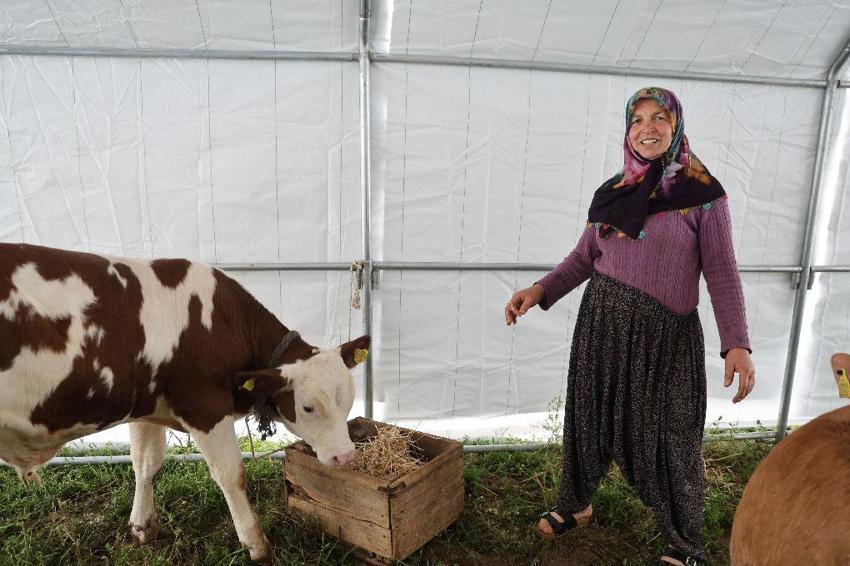 Sel felaketiyle göz yaşı döken Hayriye Teyze'nin yüzü devlet desteğiyle güldü