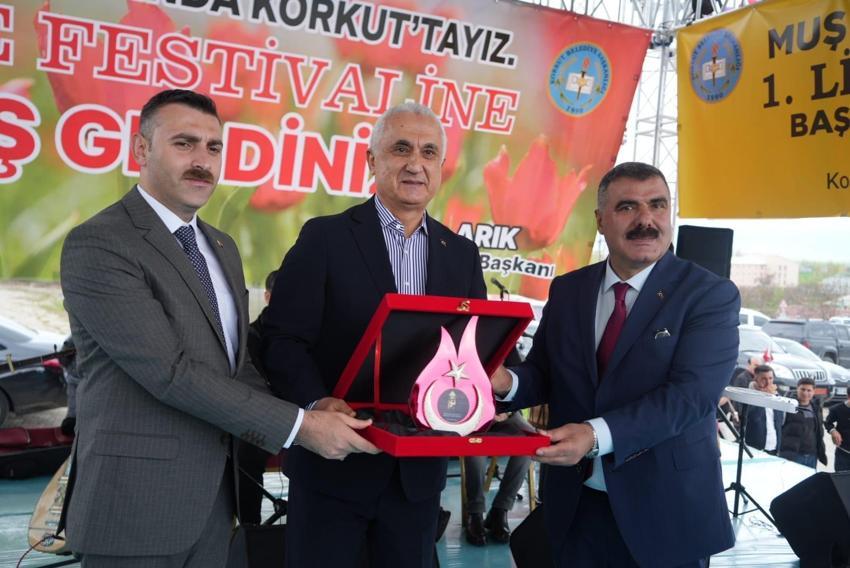 Muş Korkut'ta 8. Lale Festivali renkli görüntülerle gerçekleştirildi