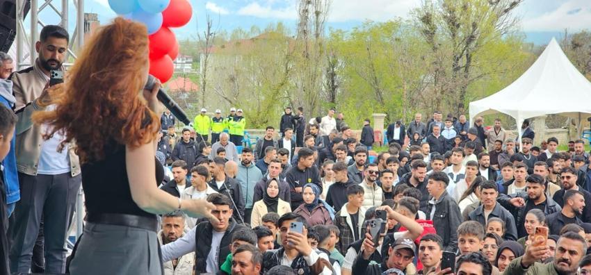 Muş Korkut'ta 8. Lale Festivali renkli görüntülerle gerçekleştirildi