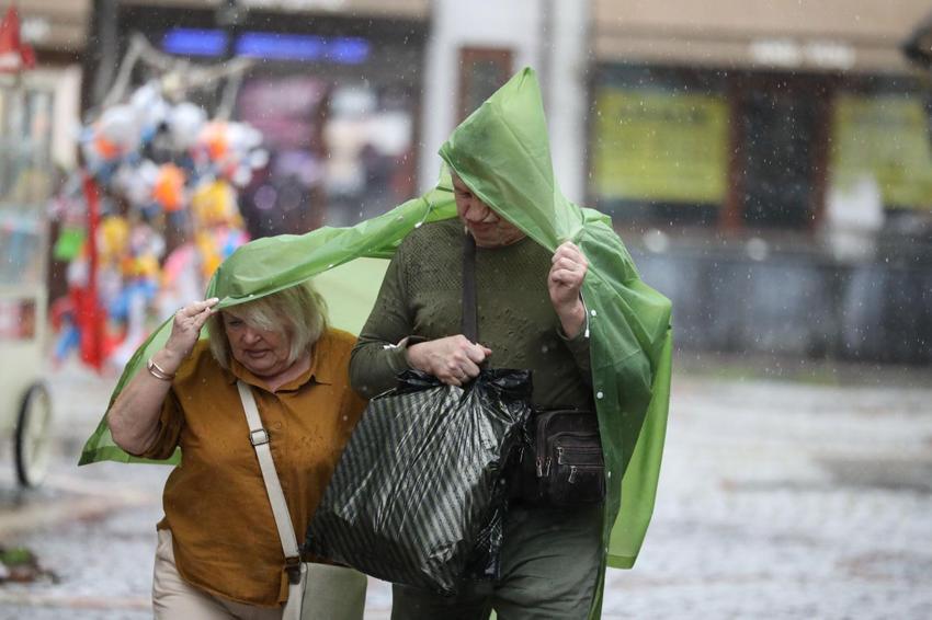 Yaza hazırlanırken kış geri geldi! Meteoroloji son raporu açıkladı: Sıcaklıklar 10 derece birden düşecek 41 ilde kar ve sağanak etkili olacak