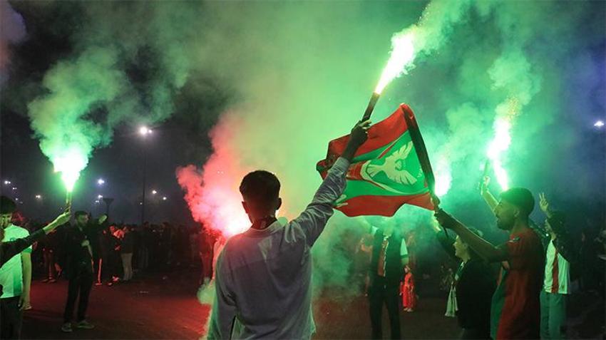 Amedspor Süper Lig kapısını kırdı geçti! Diyarbakır’da yer yerinden oynadı