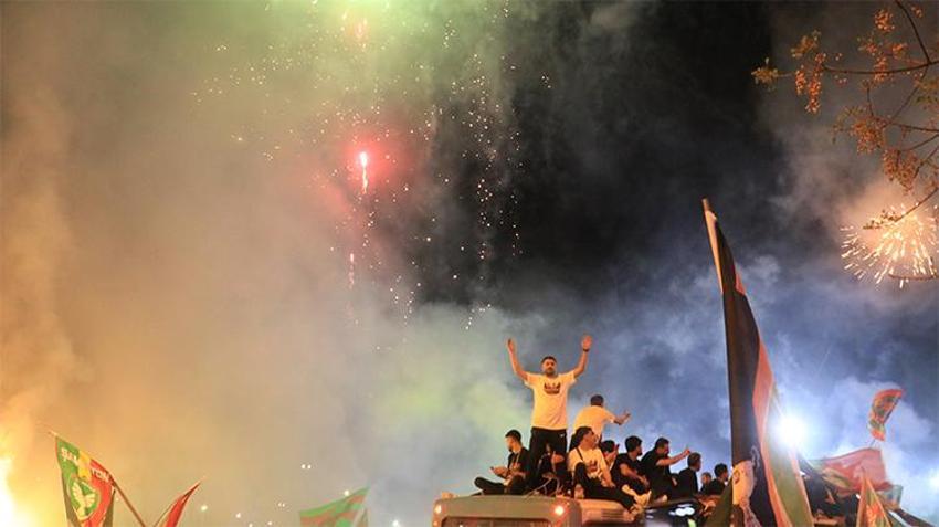 Amedspor Süper Lig kapısını kırdı geçti! Diyarbakır’da yer yerinden oynadı