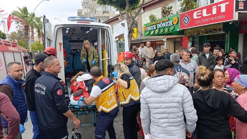 Antalya'a cip kaldırıma daldı, belediye işçisine çarptı!