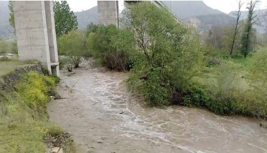 Bilecik'te köprü sele dayanamadı, YHT viyadük ayağı tehlikede!