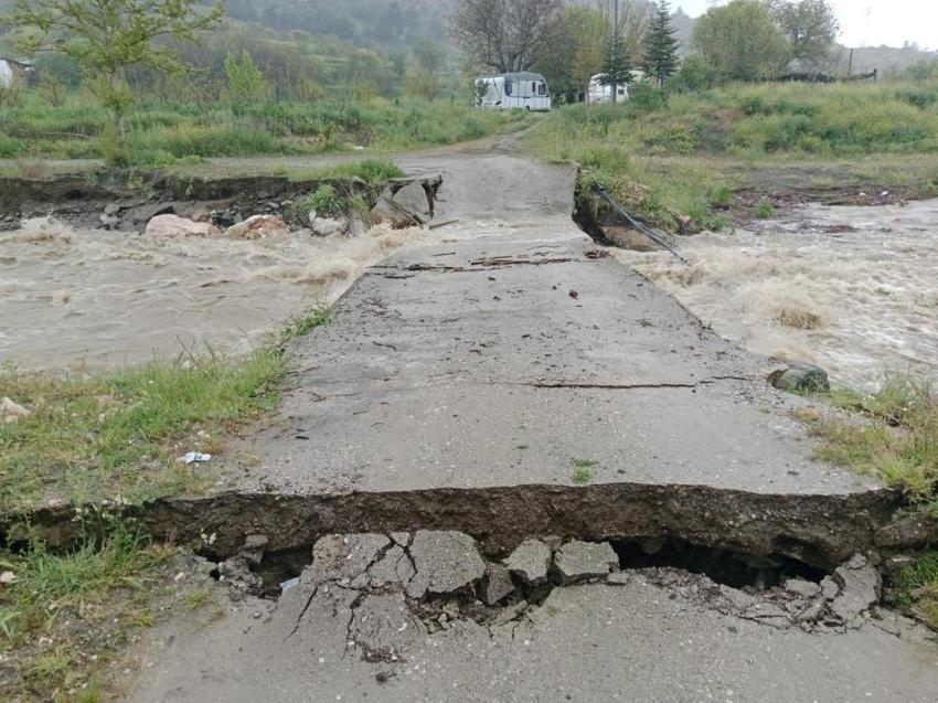 Bilecik'te köprü sele dayanamadı, YHT viyadük ayağı tehlikede!