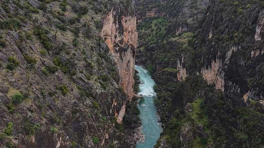 Görenler gözlerine inanamıyor! Gezende Kanyonu ziyaretçi akınına uğruyor