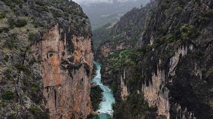Görenler gözlerine inanamıyor! Gezende Kanyonu ziyaretçi akınına uğruyor