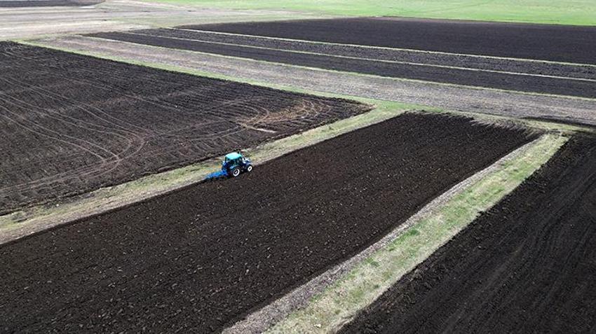 Sarıkamış'ta 137 bin dekarlık dev operasyon: Çiftçi karlar eriyince tarlaya koştu