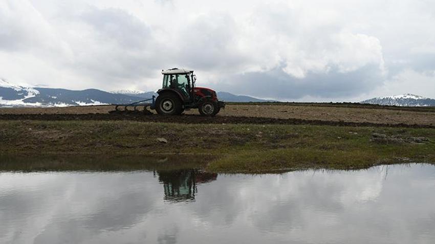 Sarıkamış'ta 137 bin dekarlık dev operasyon: Çiftçi karlar eriyince tarlaya koştu