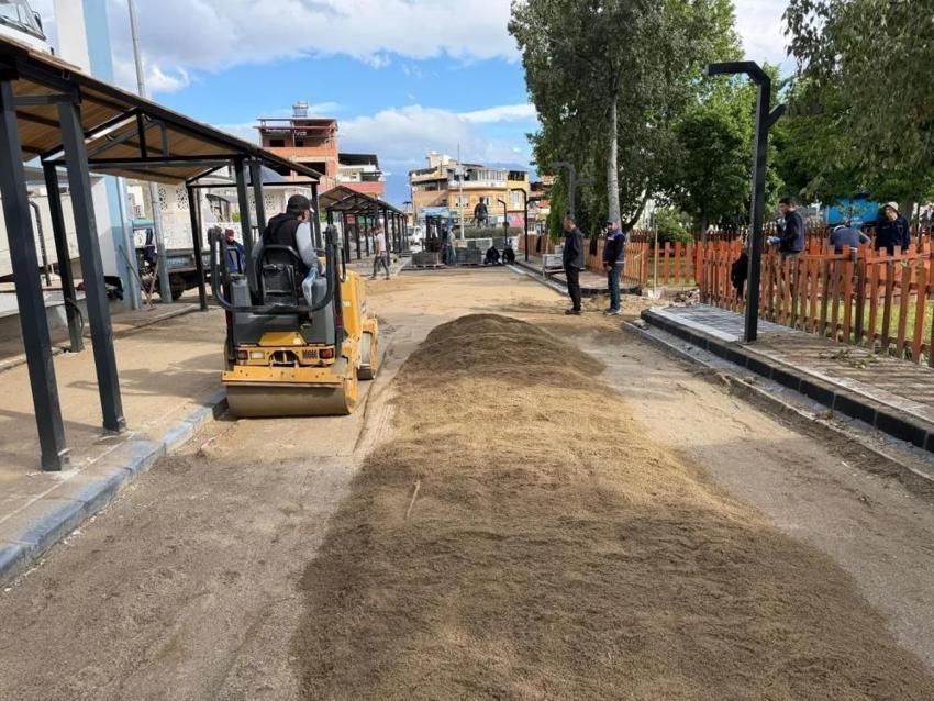 Aydın'da bir ilçenin ortasına dikildi: Belediye başkanı mesajı verdi