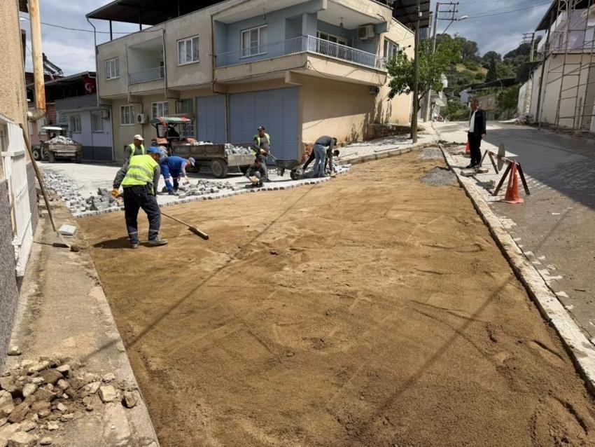Aydın'da bir ilçenin ortasına dikildi: Belediye başkanı mesajı verdi