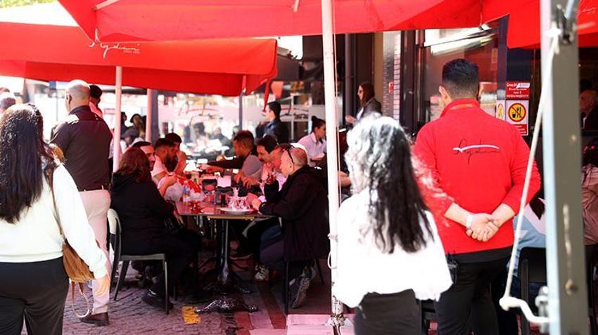 Edirne'de bayram havası! Kakava için gelen 60 bin kişi Selimiye Meydanı'na akın etti: Ciğercilerde adım atacak yer kalmadı
