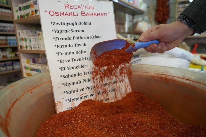 Tarifini kendi buldu, 29 çeşit üründen oluşan baharat karışımını 29 yıldır satıyor