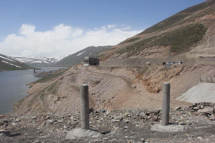 Tuzluca'da su tutmaya başlayan Ünlendi Barajı çevresindeki köyler için 134 kilometrelik yeni yol yapılacak