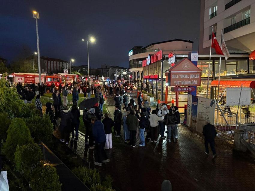 Talas'ta bir kız öğrenci yurdunda yangın paniği: Öğrenciler sokağa döküldü