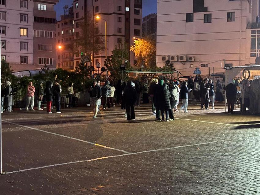 Talas'ta bir kız öğrenci yurdunda yangın paniği: Öğrenciler sokağa döküldü