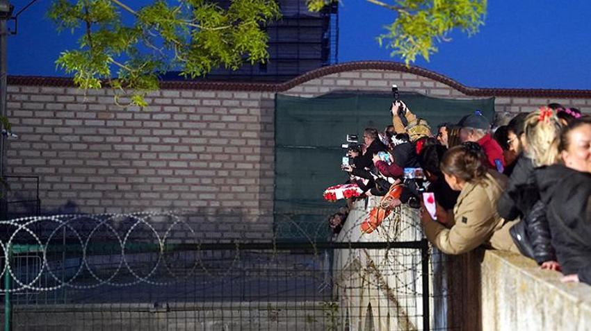 Edirne'de Kakava ve Hıdırellez heyecanı bir arada! Binlerce kişi dileklerini suya bıraktı