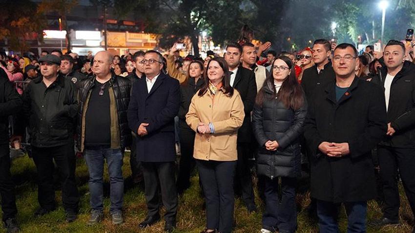 Edirne'de Kakava ve Hıdırellez heyecanı bir arada! Binlerce kişi dileklerini suya bıraktı