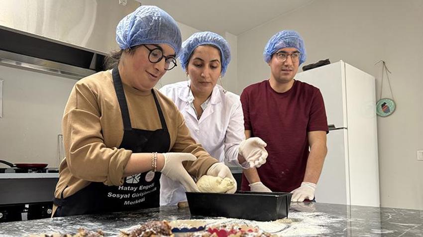 Hatay’da 'Türkiye’nin ilk ve tek' merkezi: Binlerce engelli hem tedavi oluyor hem meslek sahibi oluyor