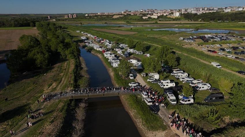 Edirne'de binlerce kişi bir araya geldi: Çadırlar ve karavanlara sığmaya çalıştılar