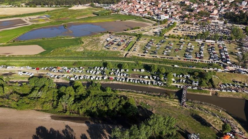 Edirne'de binlerce kişi bir araya geldi: Çadırlar ve karavanlara sığmaya çalıştılar