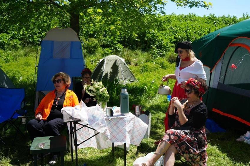 Edirne'de binlerce kişi bir araya geldi: Çadırlar ve karavanlara sığmaya çalıştılar