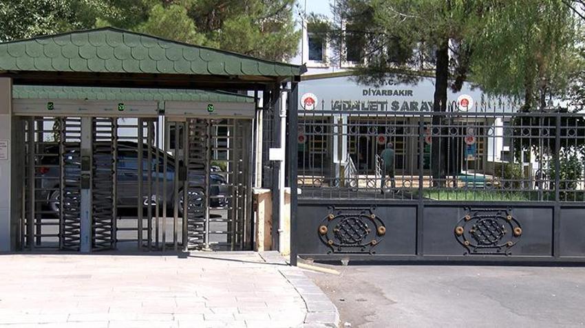 Diyarbakır'da profesöre 'silikon' davası: 'Parayı gönderirken açıklamaya 'altın alımı' yaz'