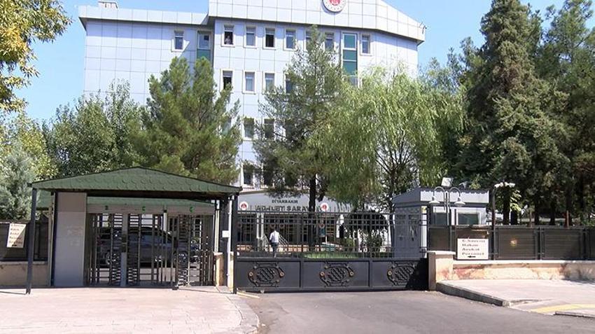 Diyarbakır'da profesöre 'silikon' davası: 'Parayı gönderirken açıklamaya 'altın alımı' yaz'