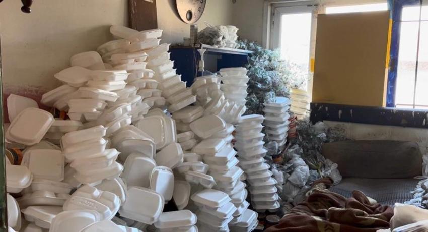Kocaeli'deki çöp evin altından dram çıktı: 'Bir senedir dışarı çıkmıyorum'