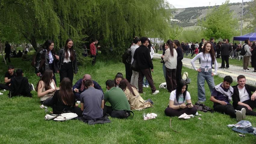 Isparta'da üretilen balıklar öğrencilere ücretsiz dağıtıldı