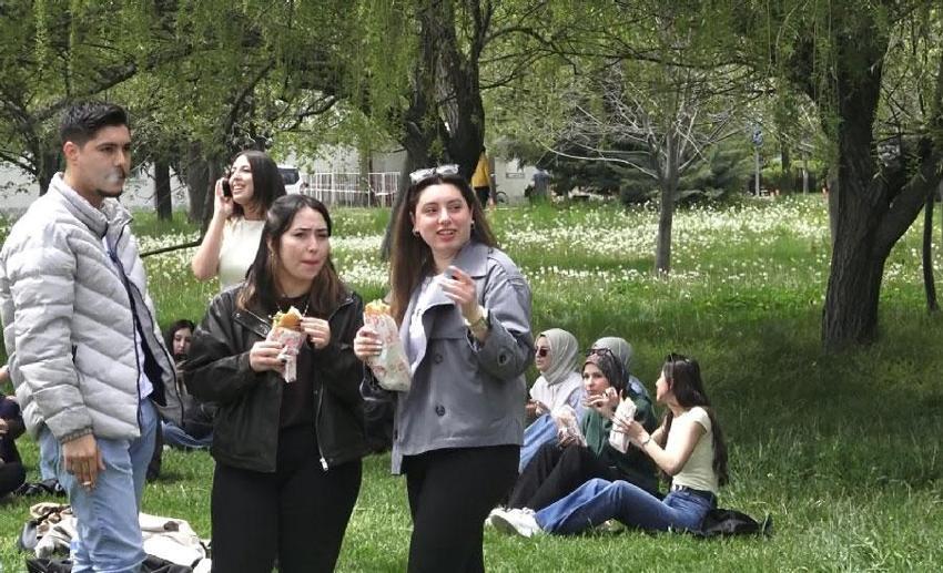 Isparta'da üretilen balıklar öğrencilere ücretsiz dağıtıldı