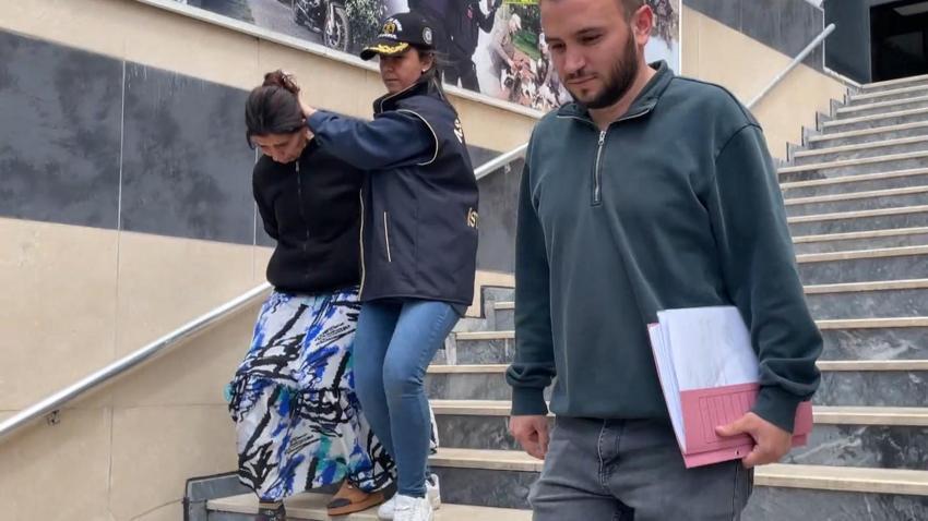 Bayrampaşa'da kadın hırsızların milyonluk vurgunu! İçi altın dolu kasayı kucaklayıp çıktılar: O anlar kamerada