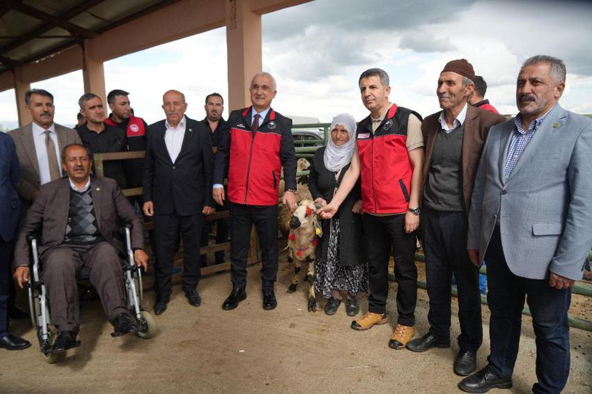 Kadın üreticilere 3 bin küçükbaş hayvan desteği! Proje kapsamında dağıtımlar başladı