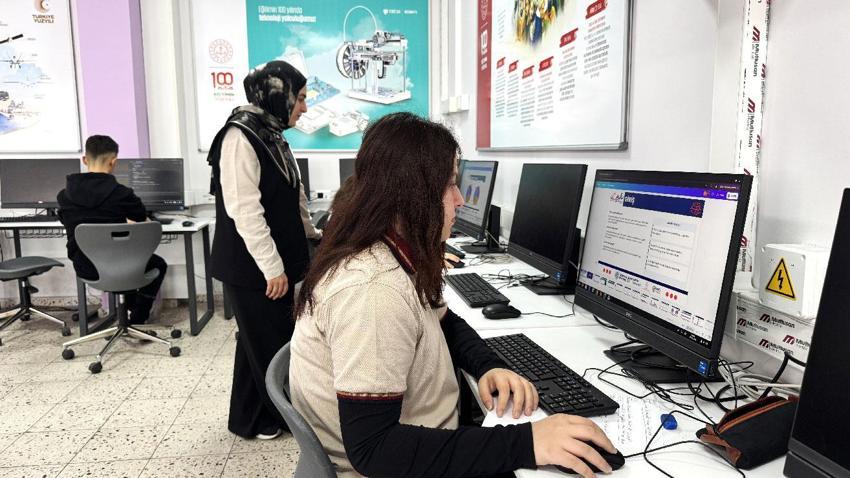 Lise öğrencileri araştırdı Türkçe pop müziğe dilbilimsel analiz geldi