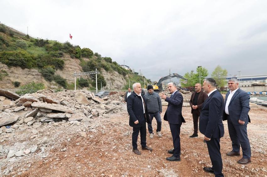 Vatandaşların sosyal yaşamına değer katacak Diliskelesi sahili ikinci etap projesinde ilk kazma vuruldu