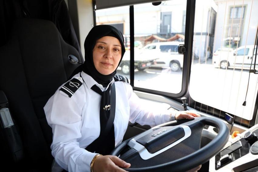 Görenler bir daha bakıyor! Kocaeli'nin kadın şoförleri şehir ulaşımında fark yaratıyor
