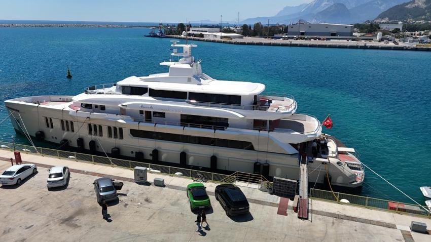 Dünyaca ünlü milyarderlerin yüzen sarayları Antalya'da inşa ediliyor! Çapa atmadan sabit duruyor: Haziran'da teslim edilecek