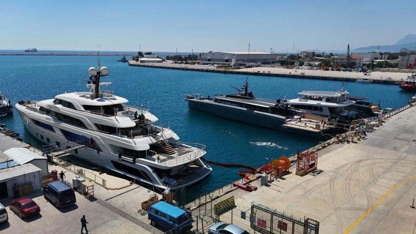 Dünyaca ünlü milyarderlerin yüzen sarayları Antalya'da inşa ediliyor! Çapa atmadan sabit duruyor: Haziran'da teslim edilecek