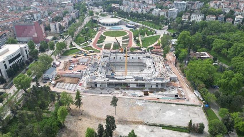 Burs'da tekrar ayağa kaldırılan Atatürk Spor Salonu’nda inşaat tüm hızıyla devam ediyor