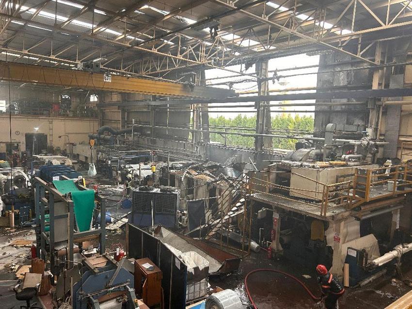 Hendek'te fabrikanın buhar kazanı patladı, ortalık savaş alanına döndü