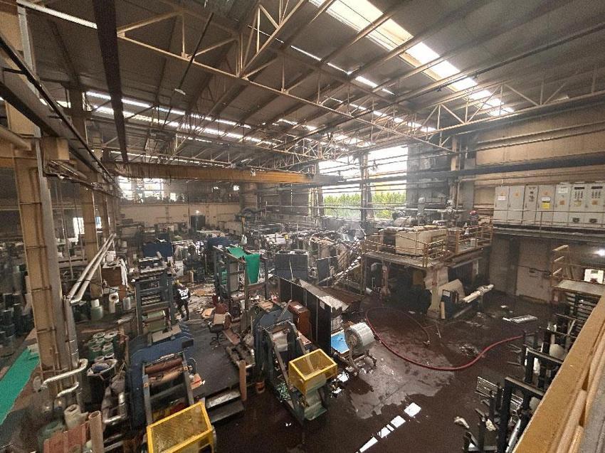 Hendek'te fabrikanın buhar kazanı patladı, ortalık savaş alanına döndü